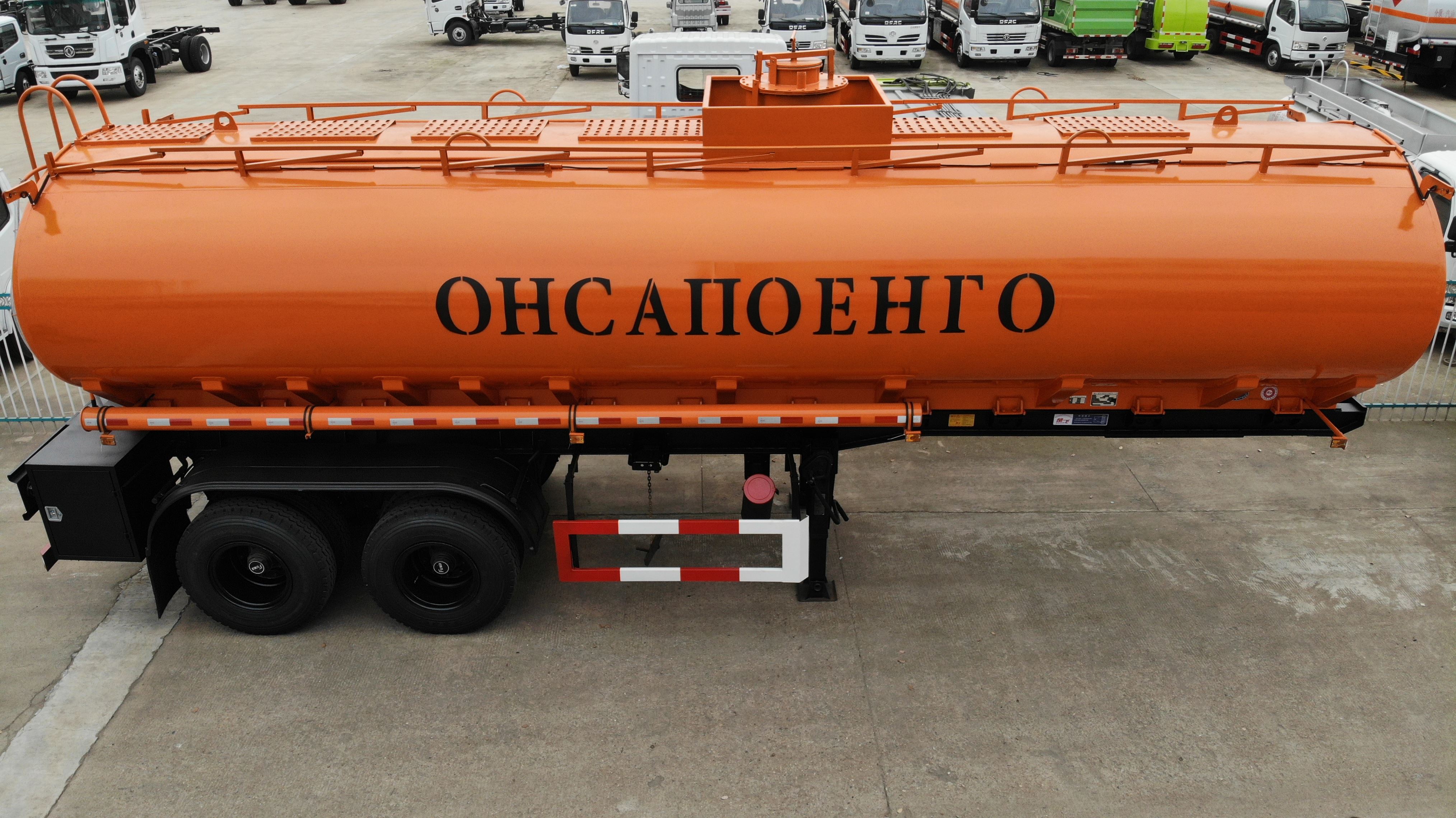 10臺外貿(mào)出口運油半掛車，10臺危化品罐車發(fā)車交付客戶